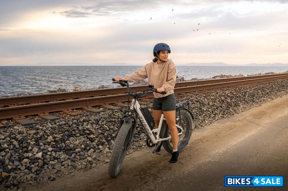 Juiced Bikes RipCurrent S Step-Through