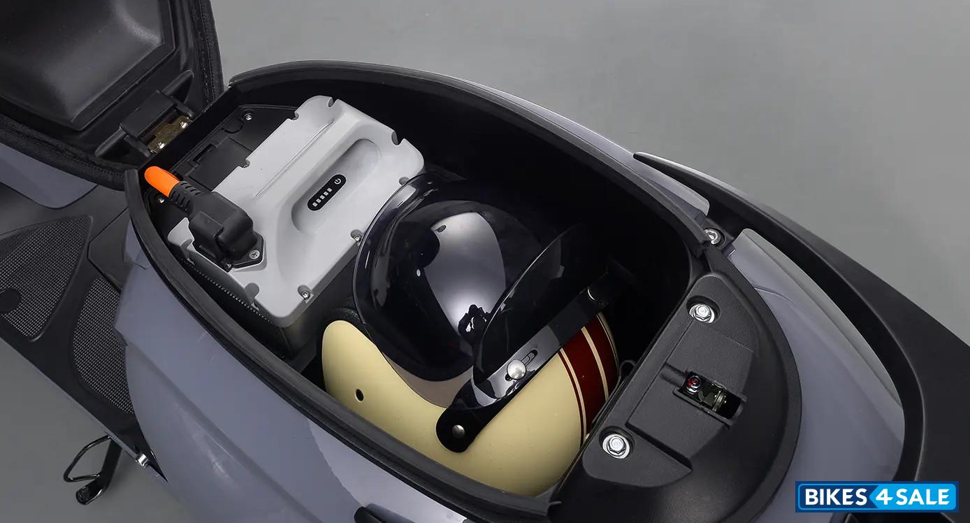 Juneng Cappucino S 3500W Removable battery