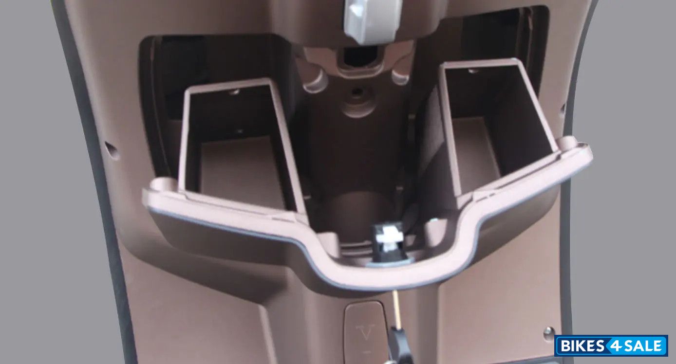 Juneng Hepburn 50 Tool Box And USB Socket