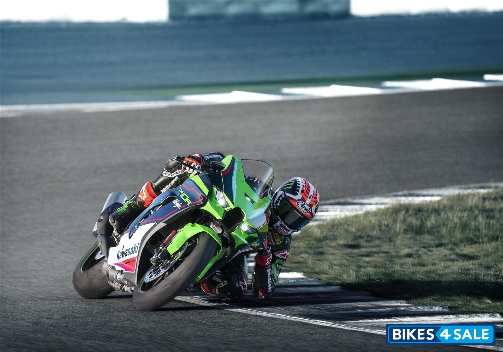 Kawasaki 2022 Ninja ZX-10R Lime Green / Ebony / Pearl Blizzard White