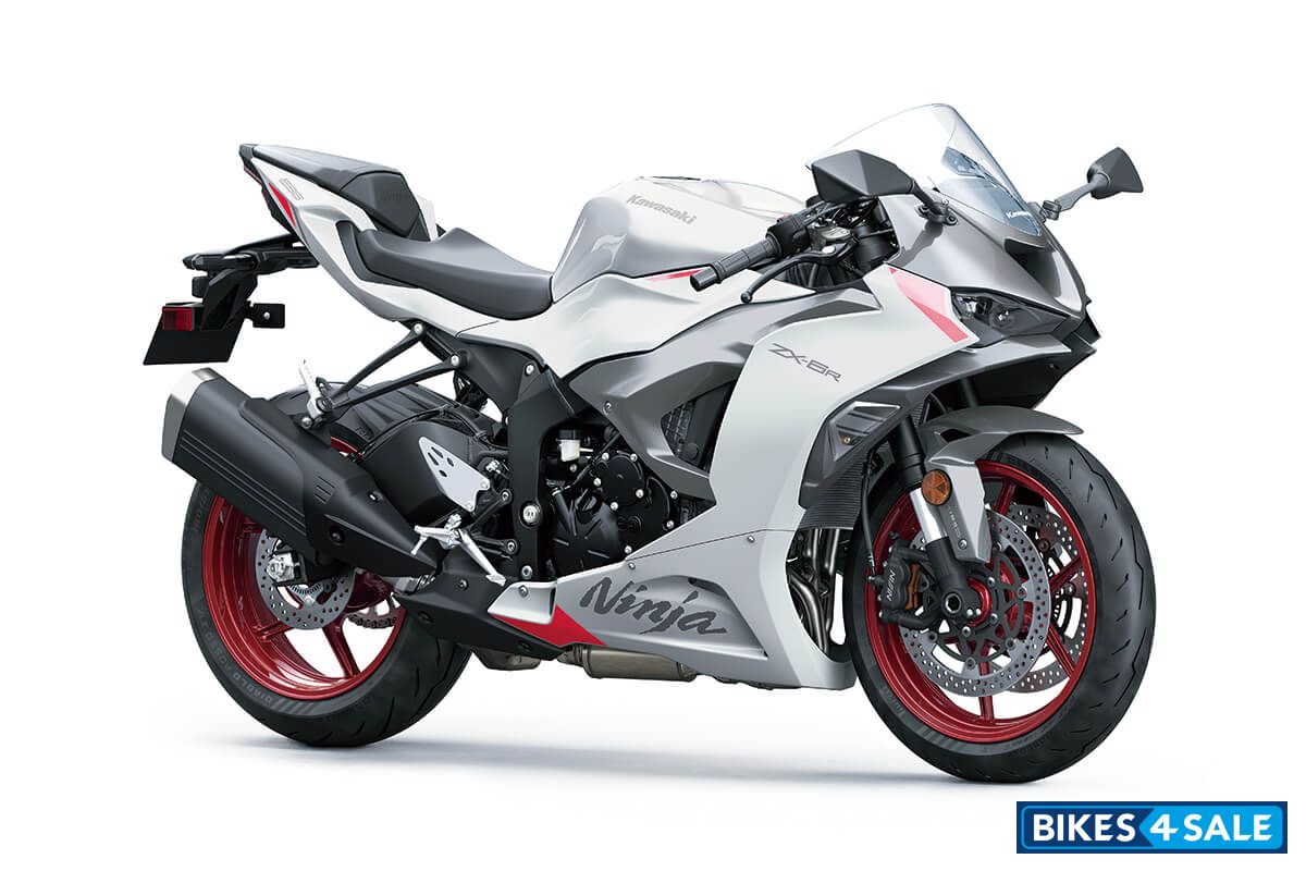 Kawasaki 2024 Ninja ZX-6R Pearl Robotic White/Metallic Graphite Gray