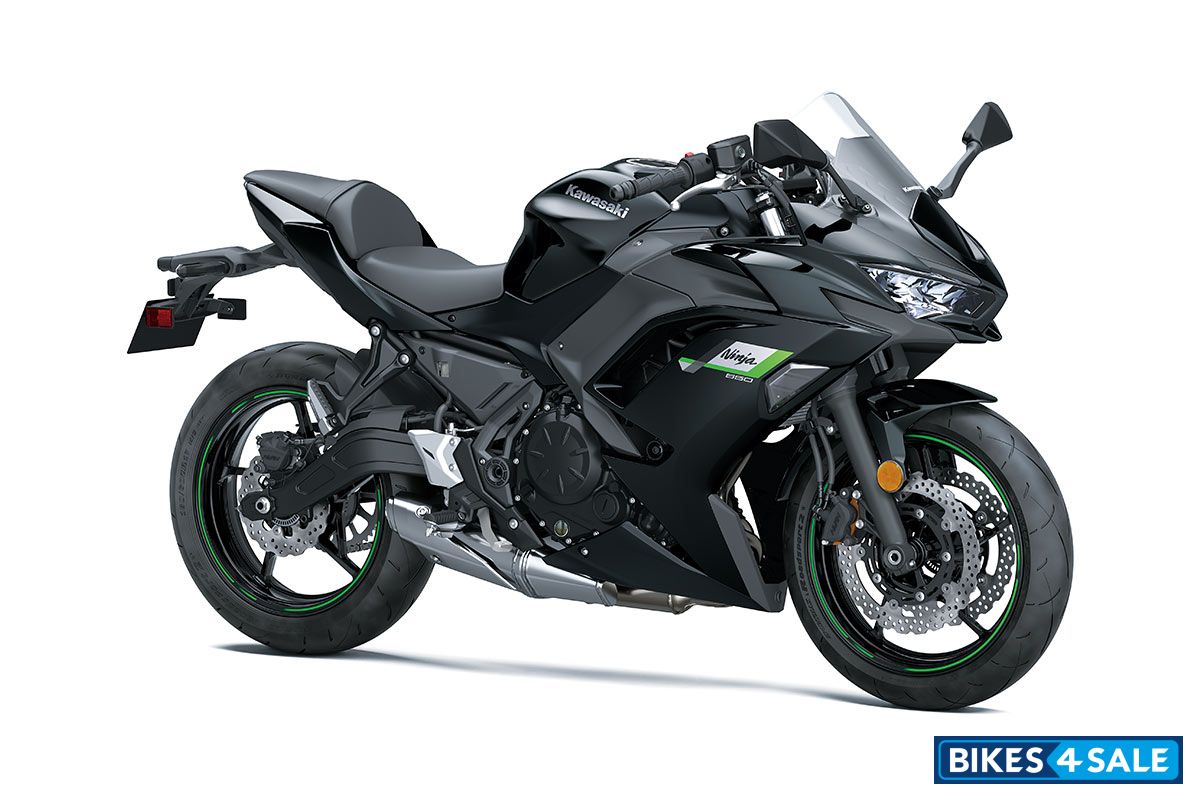 Kawasaki 2025 Ninja 650 Metallic Matte Old School Green/Metallic Spark Black