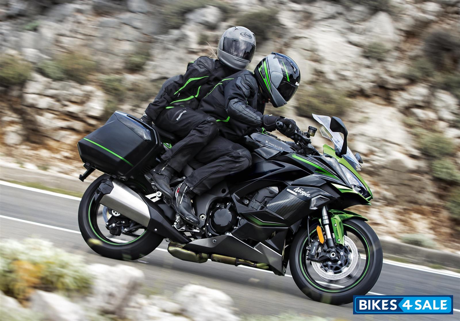 Kawasaki Ninja 1000SX 2023 Emerald Blazed Green / Metallic Diablo Black / Metallic Graphite Grey