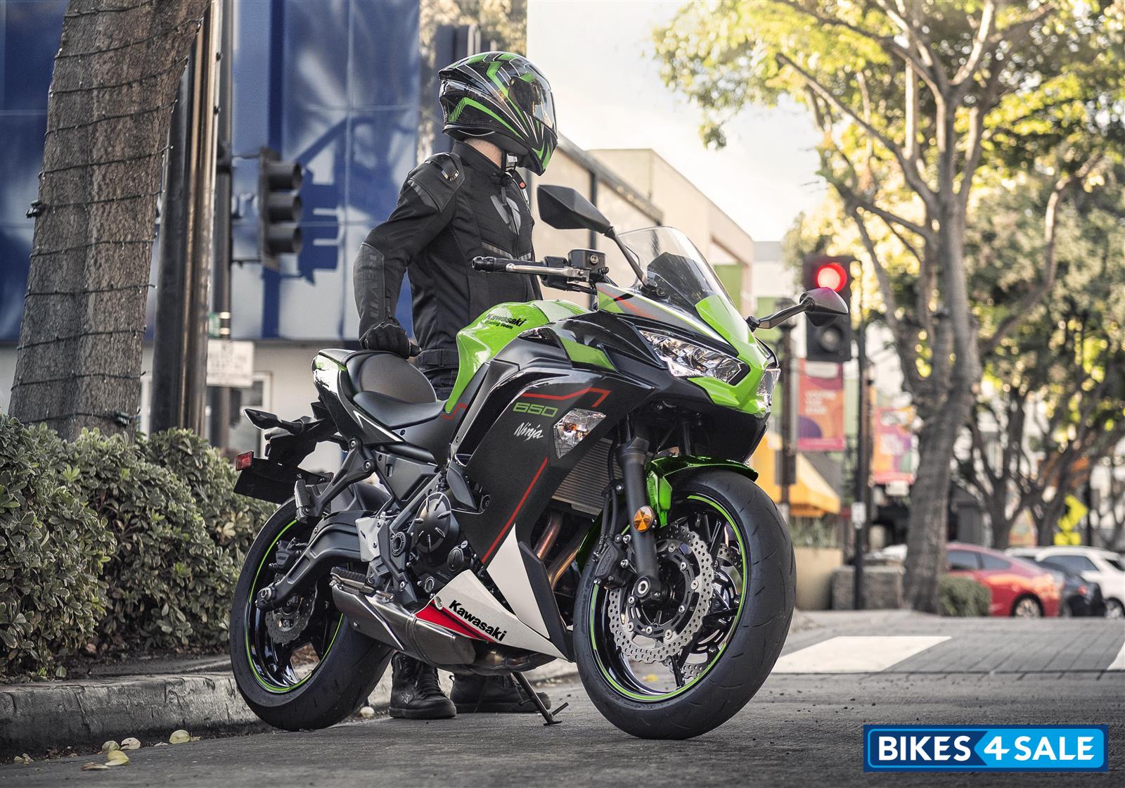 Kawasaki Ninja 650 2022 Lime Green / Ebony / Pearl Blizzard White
