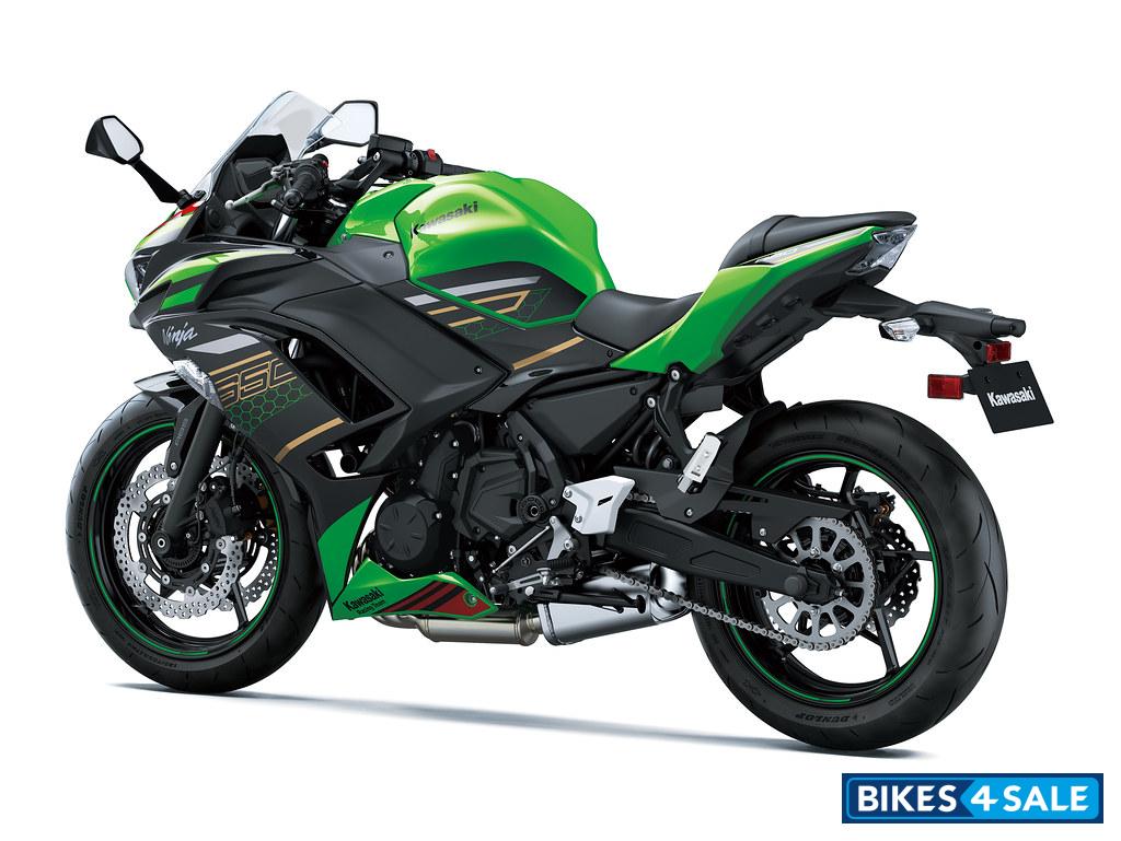 Kawasaki Ninja 650L Metallic Spark Black with Lime