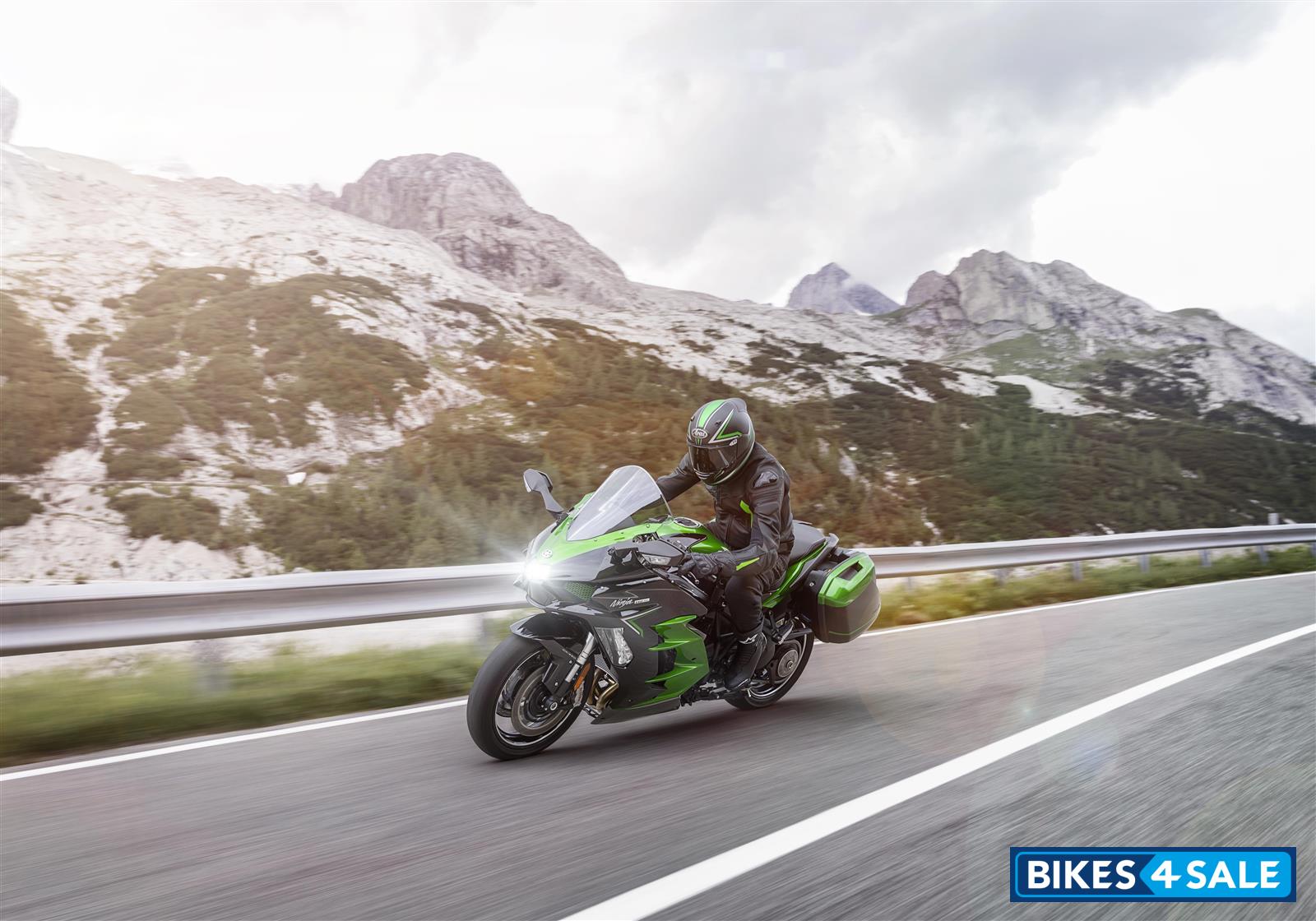 Kawasaki Ninja H2 SX SE 2022 Emerald Blazed Green / Metallic Diablo Black / Metallic Graphite Grey