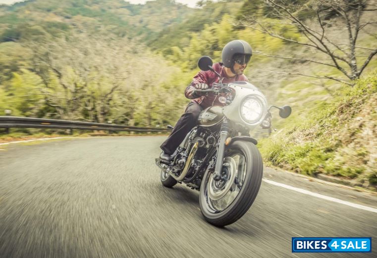 Kawasaki W800 Cafe Metallic Magnesium Grey / Galaxy Silver