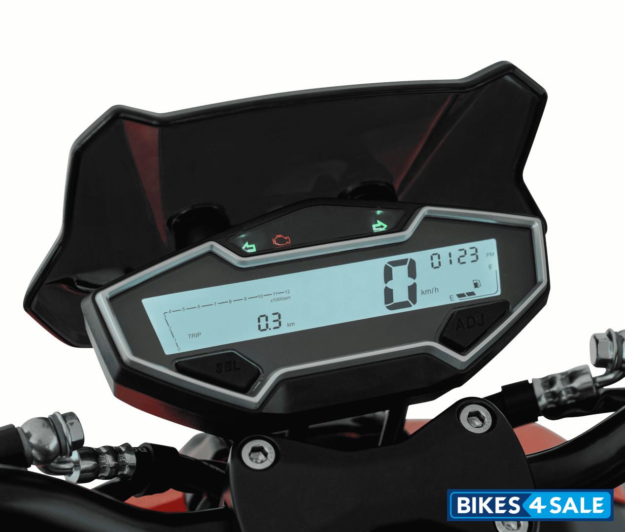 Keeway Fact X 125 Ultra-wide Display