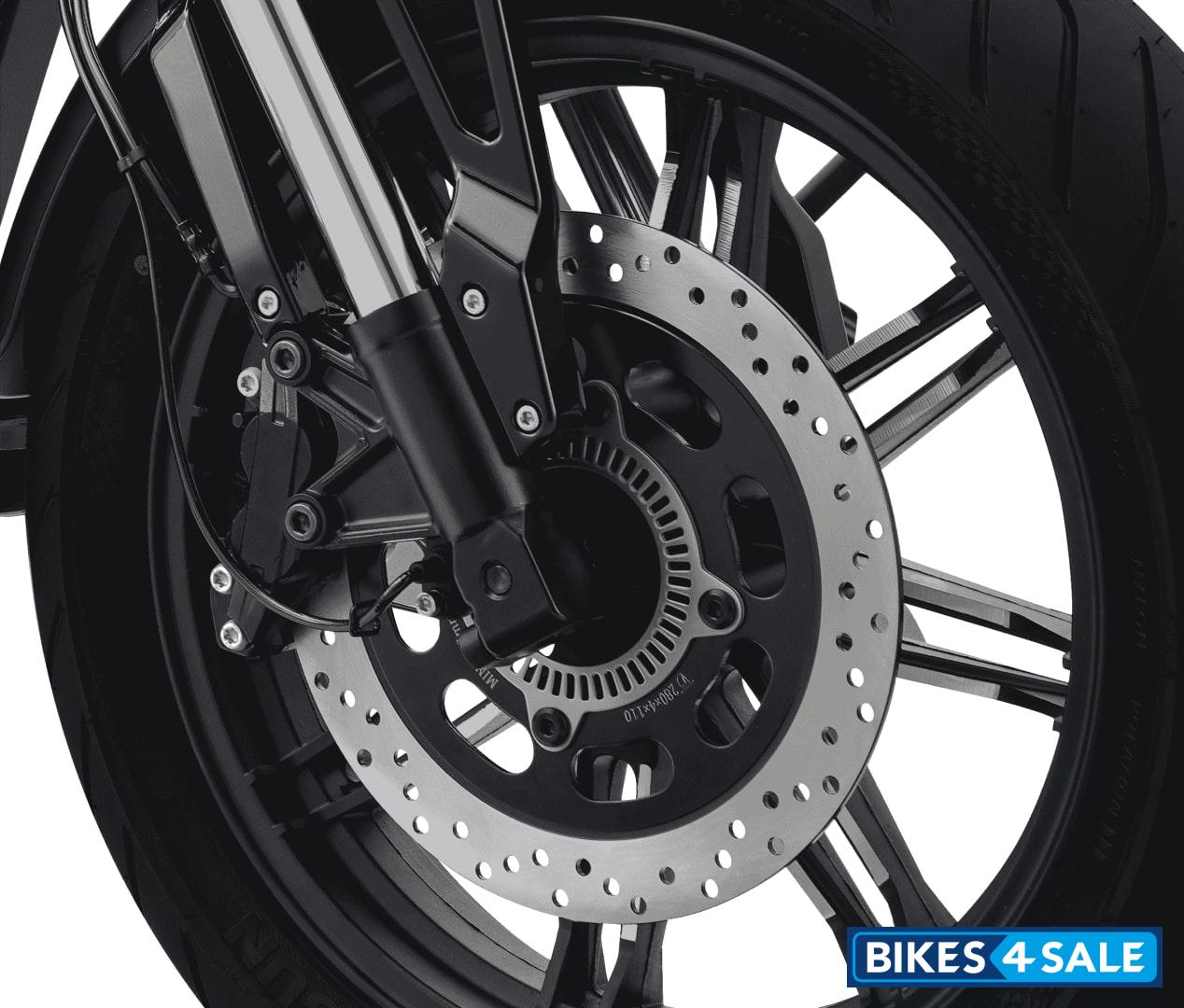 Keeway K-Light 250V ABS-equipped Brakes