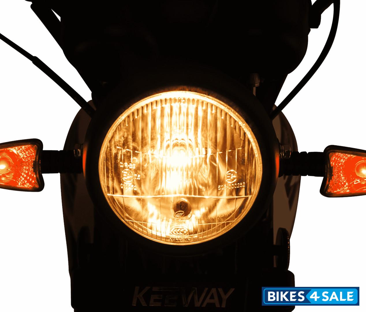 Keeway RK 150 E USB Port