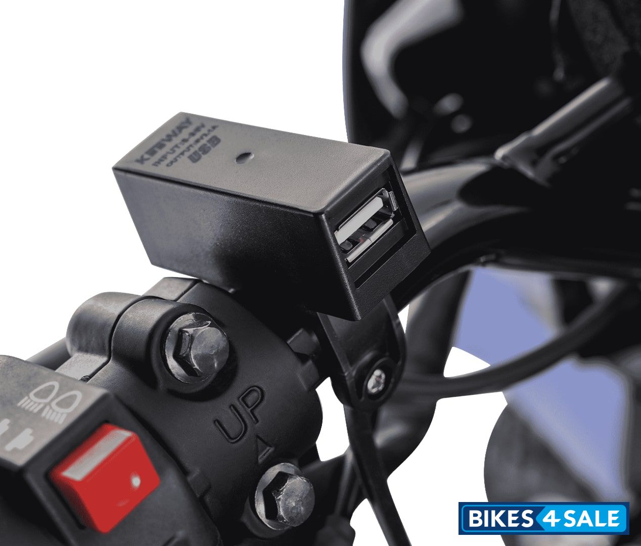 Keeway TX 150 USB Port