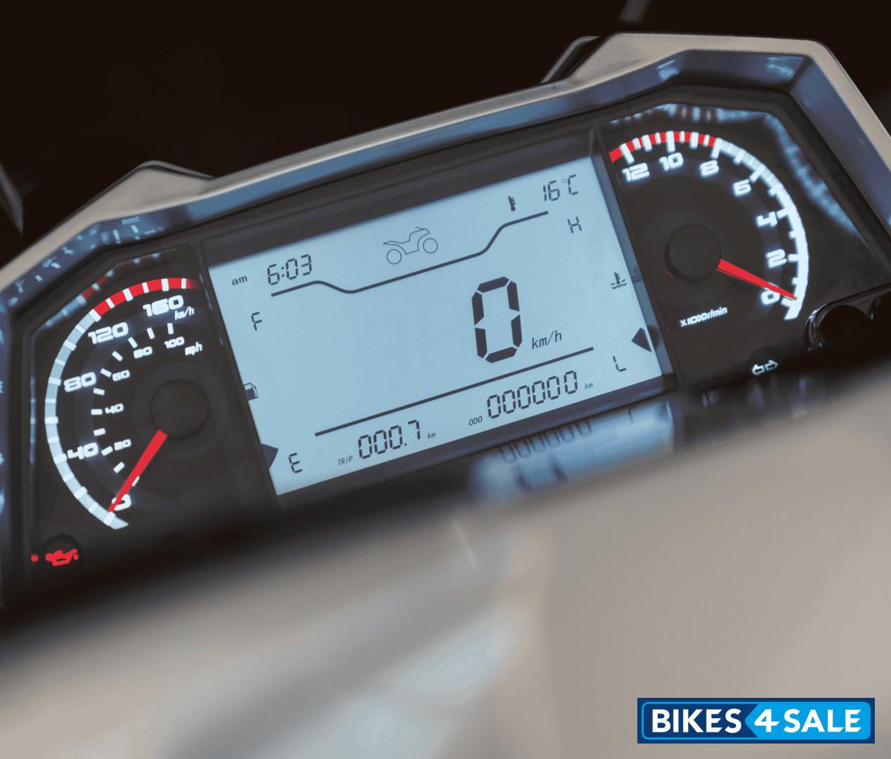 Keeway Vieste 300 Ultra-wide Display