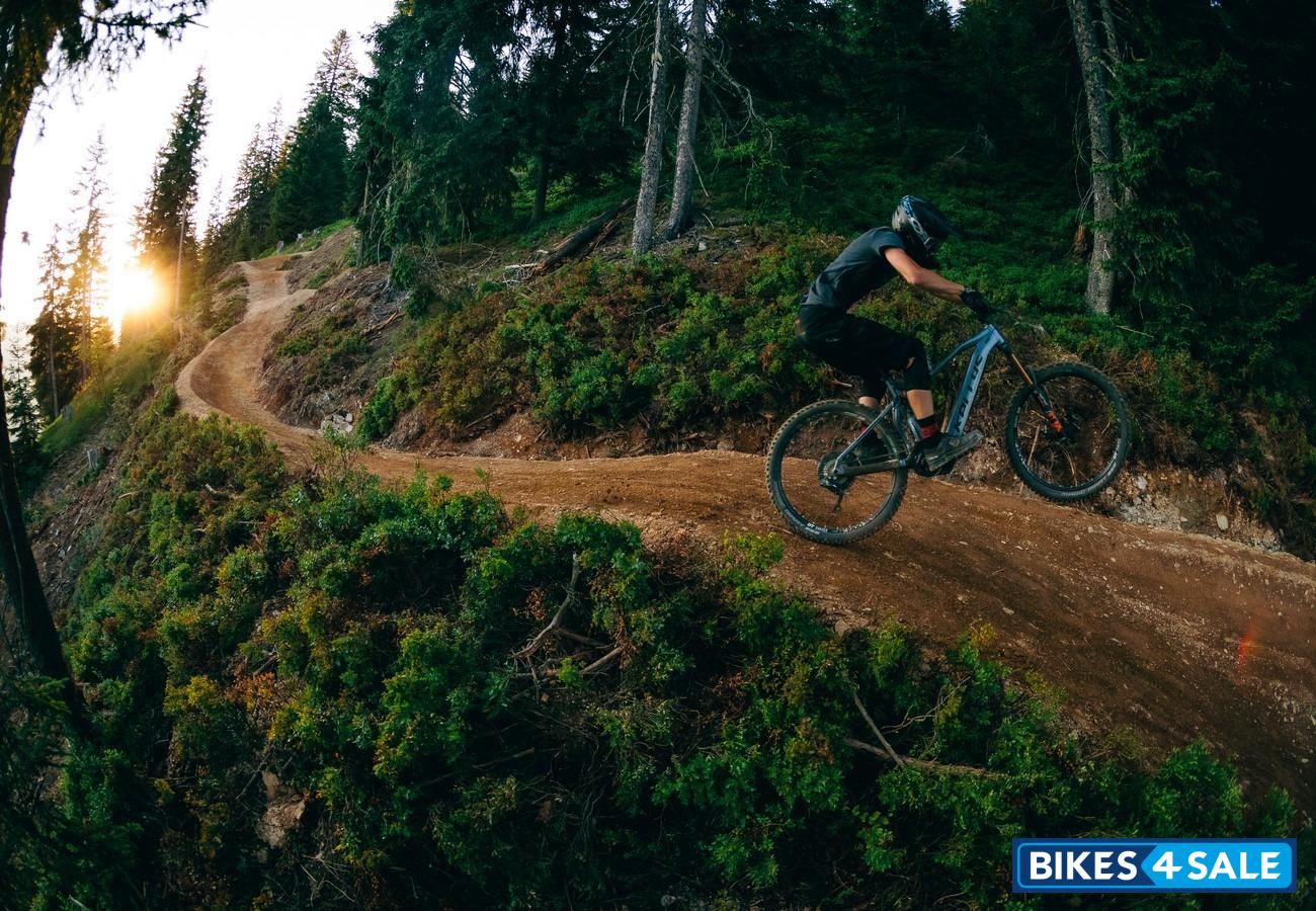 Kellys Theos I50 Dark 29/27.5 630WH