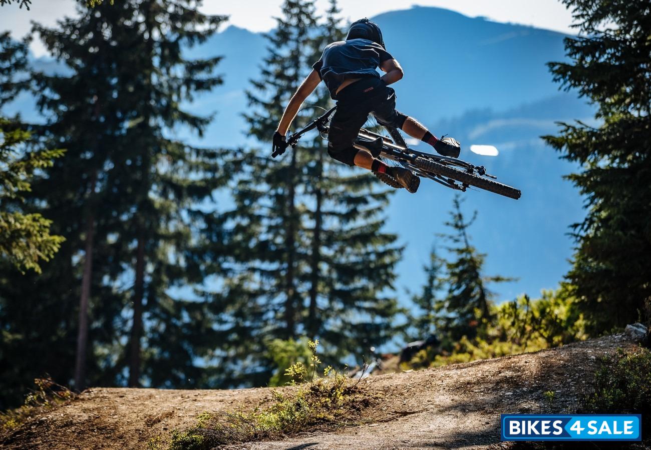 Kellys Theos I50 Dark 29/27.5 630WH