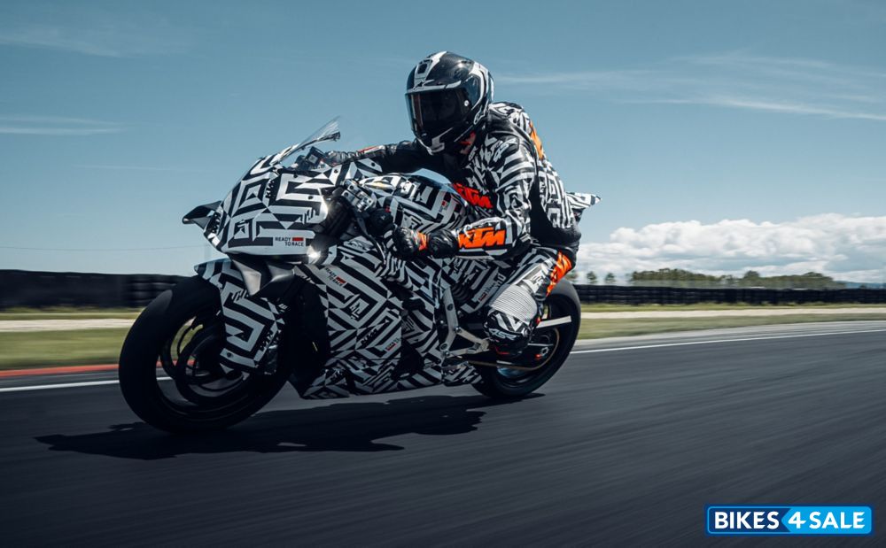 2025 KTM 990 RC R