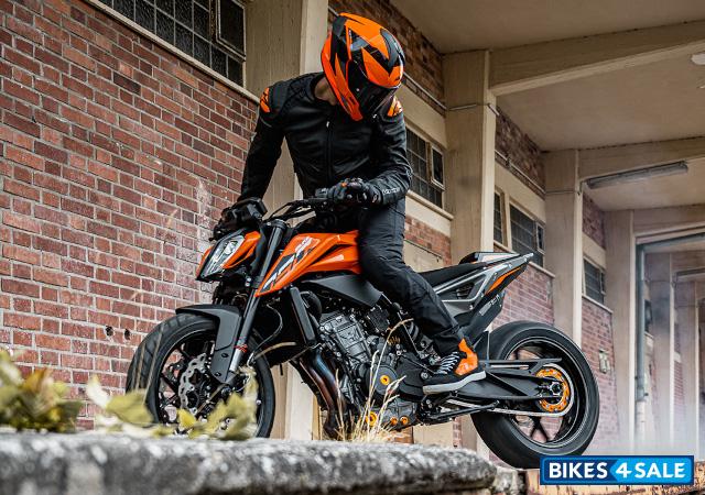 KTM 790 Duke 2024