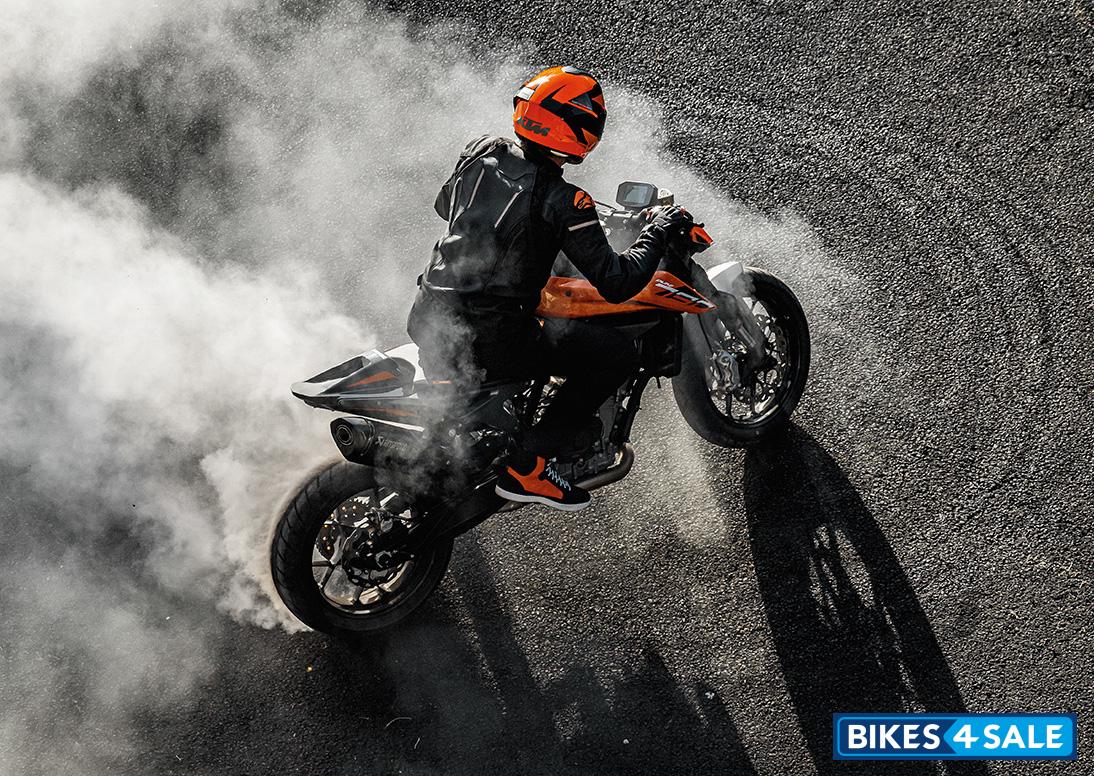 KTM 790 Duke 2024
