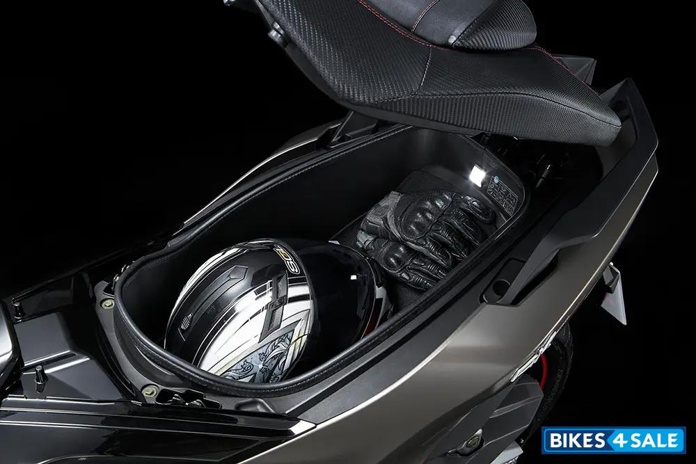 KYMCO AK 550i Premium 2026