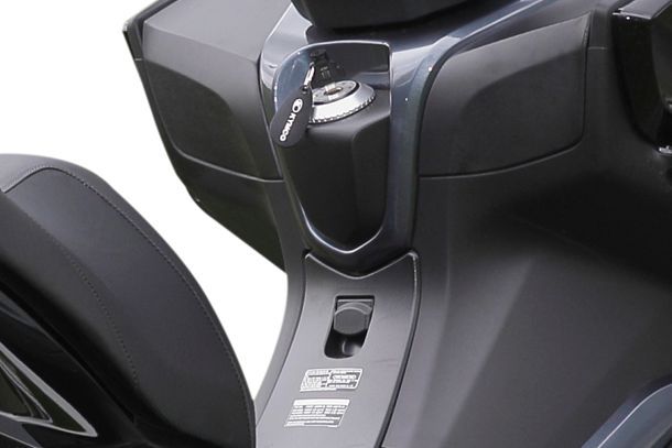 KYMCO Downtown 125i ABS - USB port in the Storage Compartment