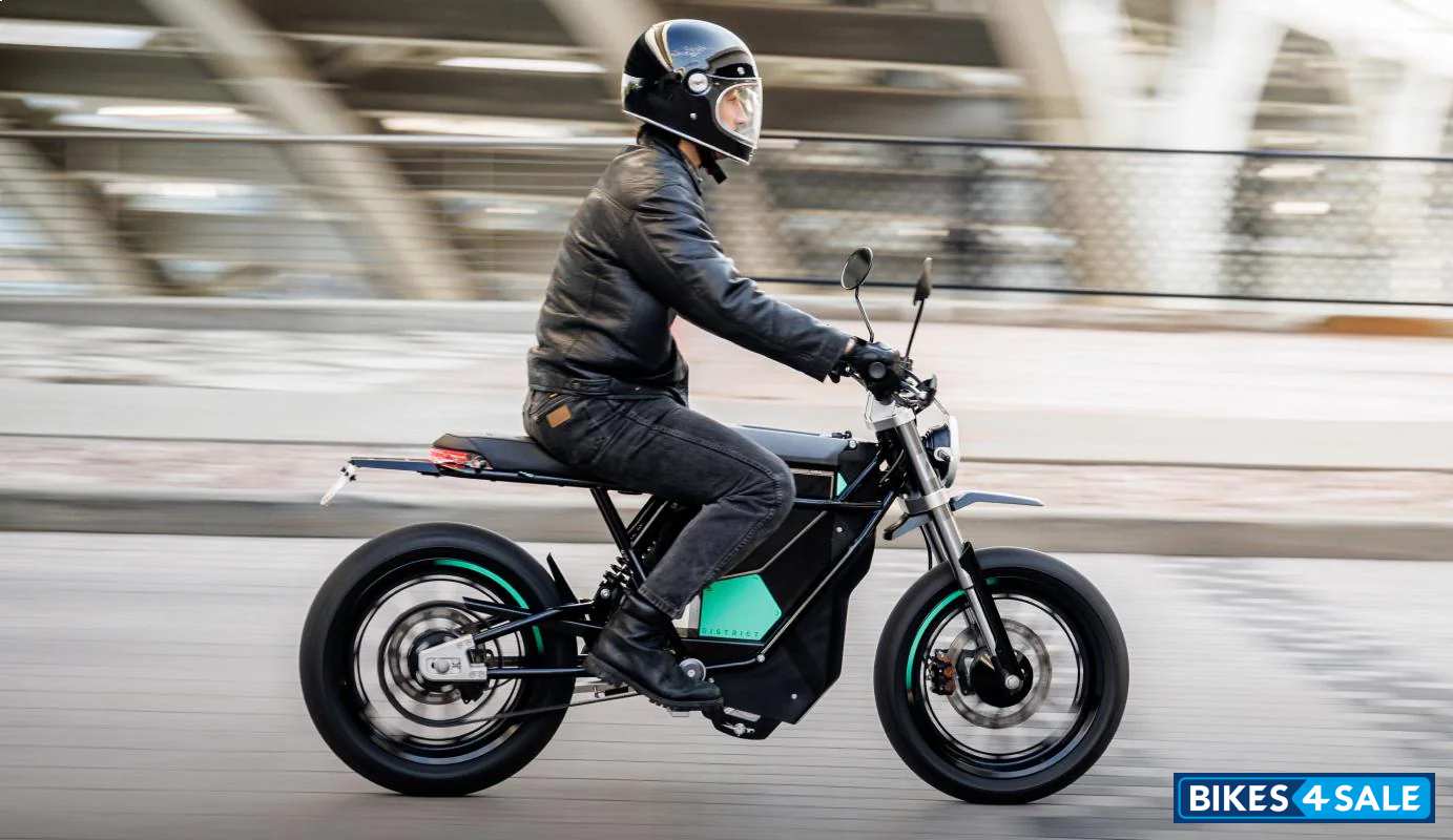 LAND Moto Street Moto