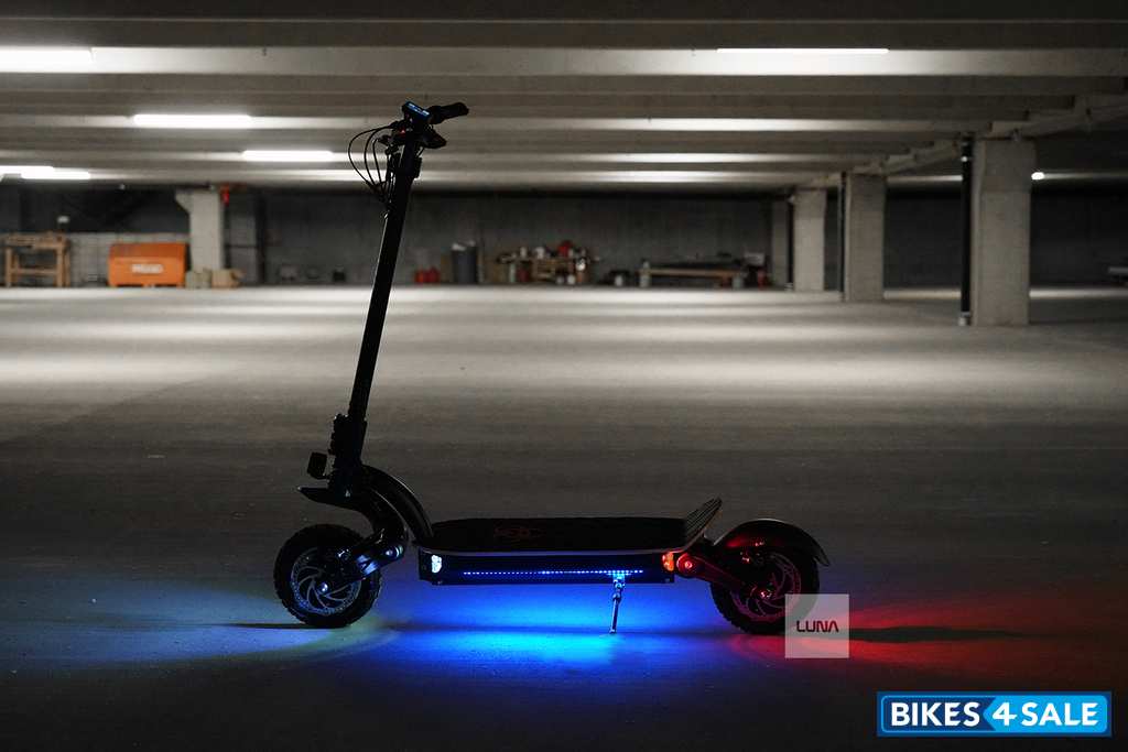 Luna Apocalypse V3 Scooter