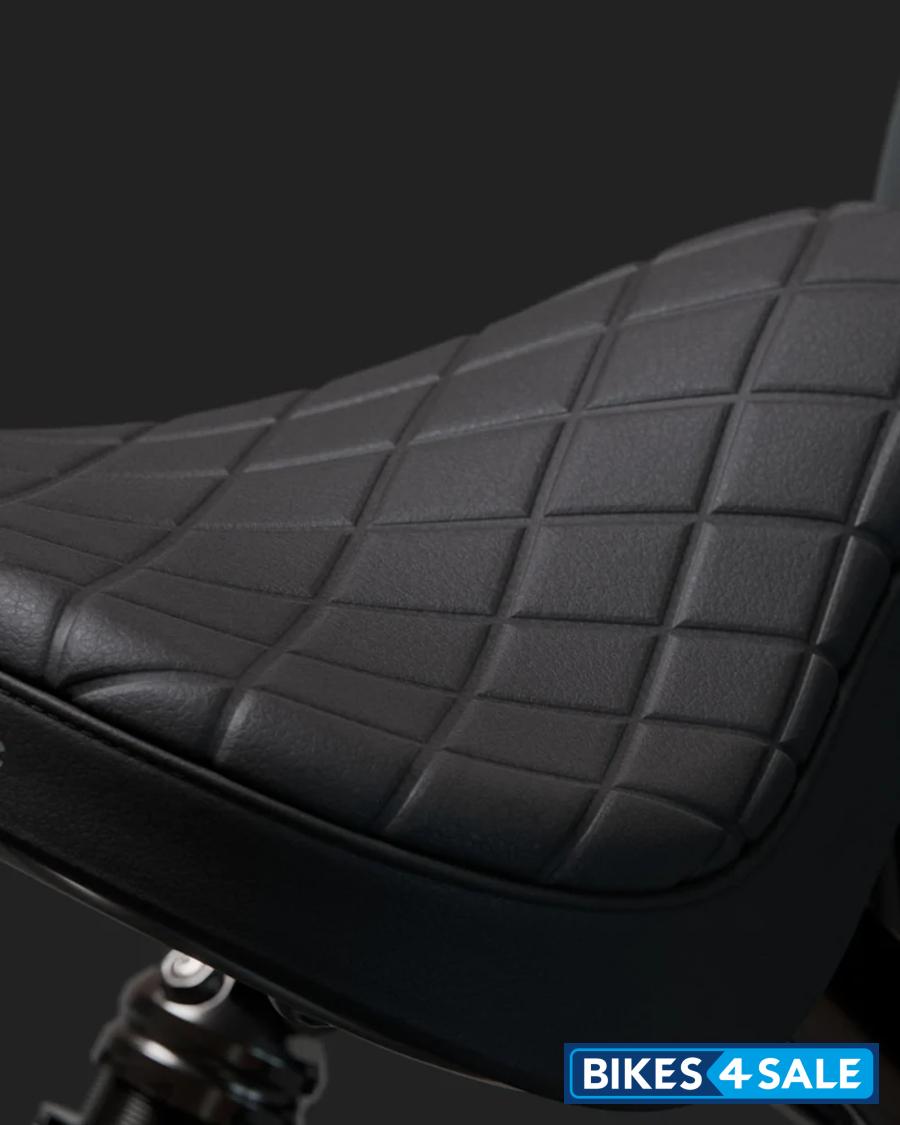 Maeving RM1S Blackout Diamond Stitch Seat