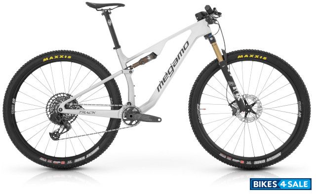 megamo Track AXS Race (22)