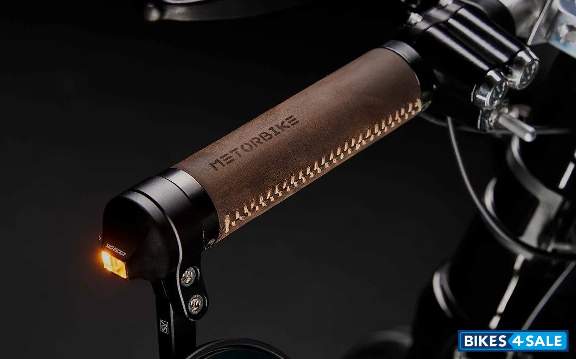 Metorbike Cafe Racer Custom engravings on handles