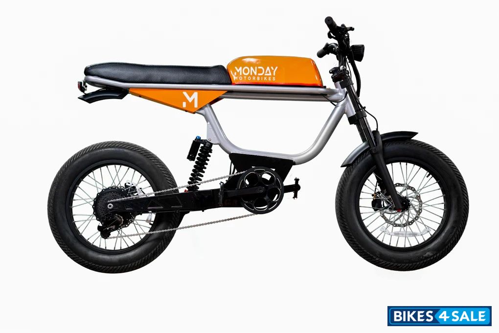 Monday Motorbikes Anza V4 Racing Orange