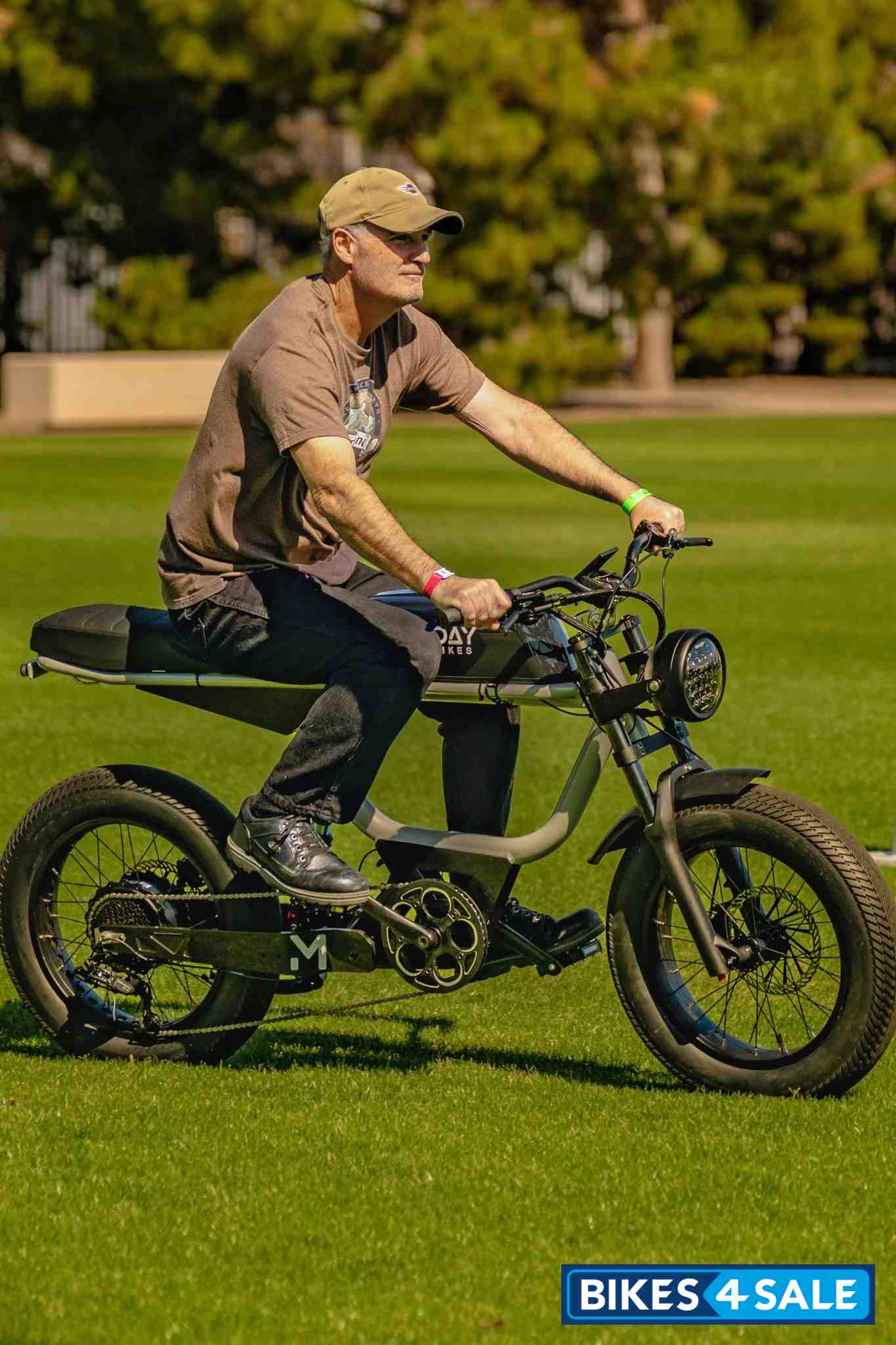 Monday Motorbikes Anza V4