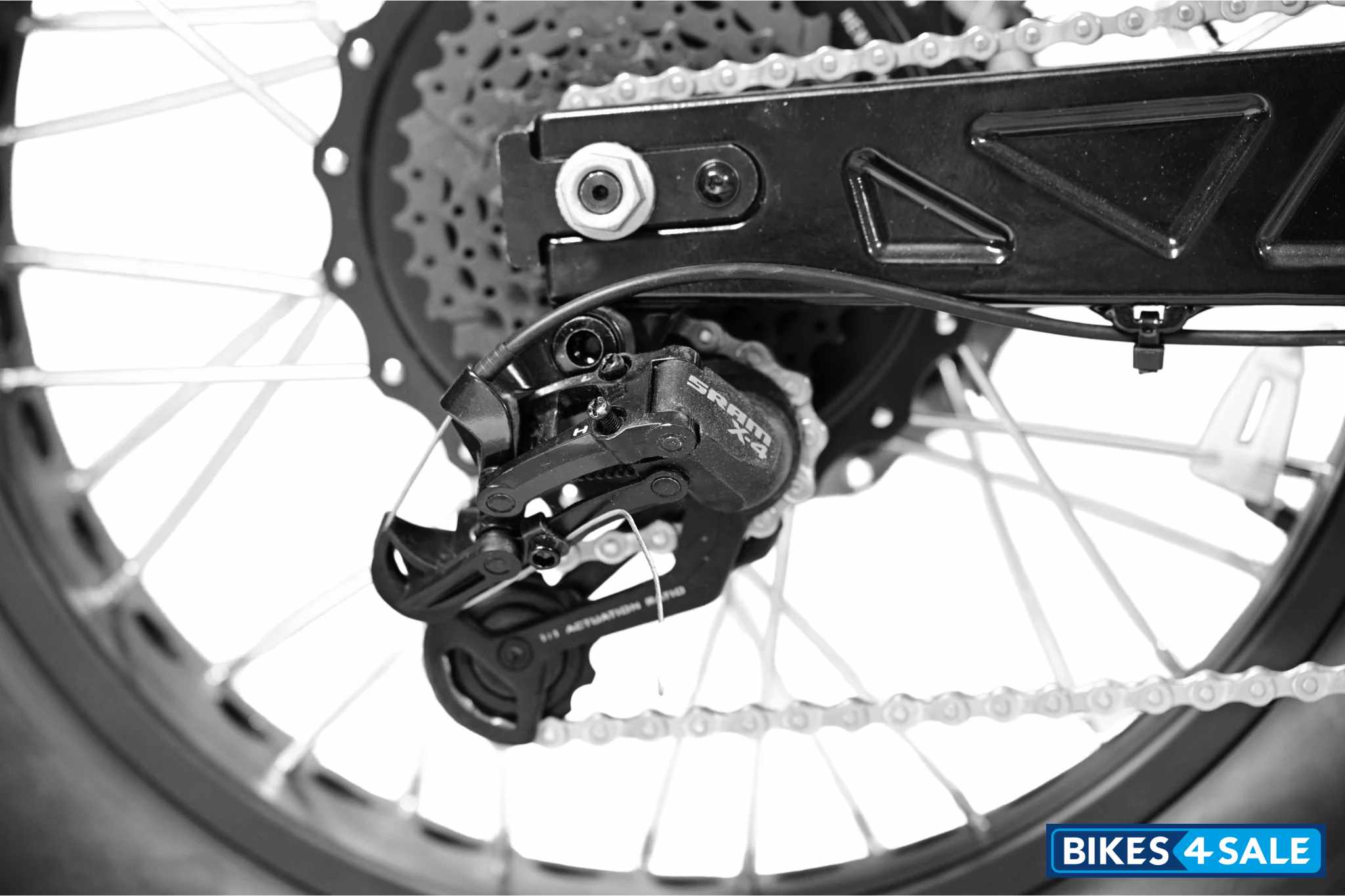 Monday Motorbikes Anza V4