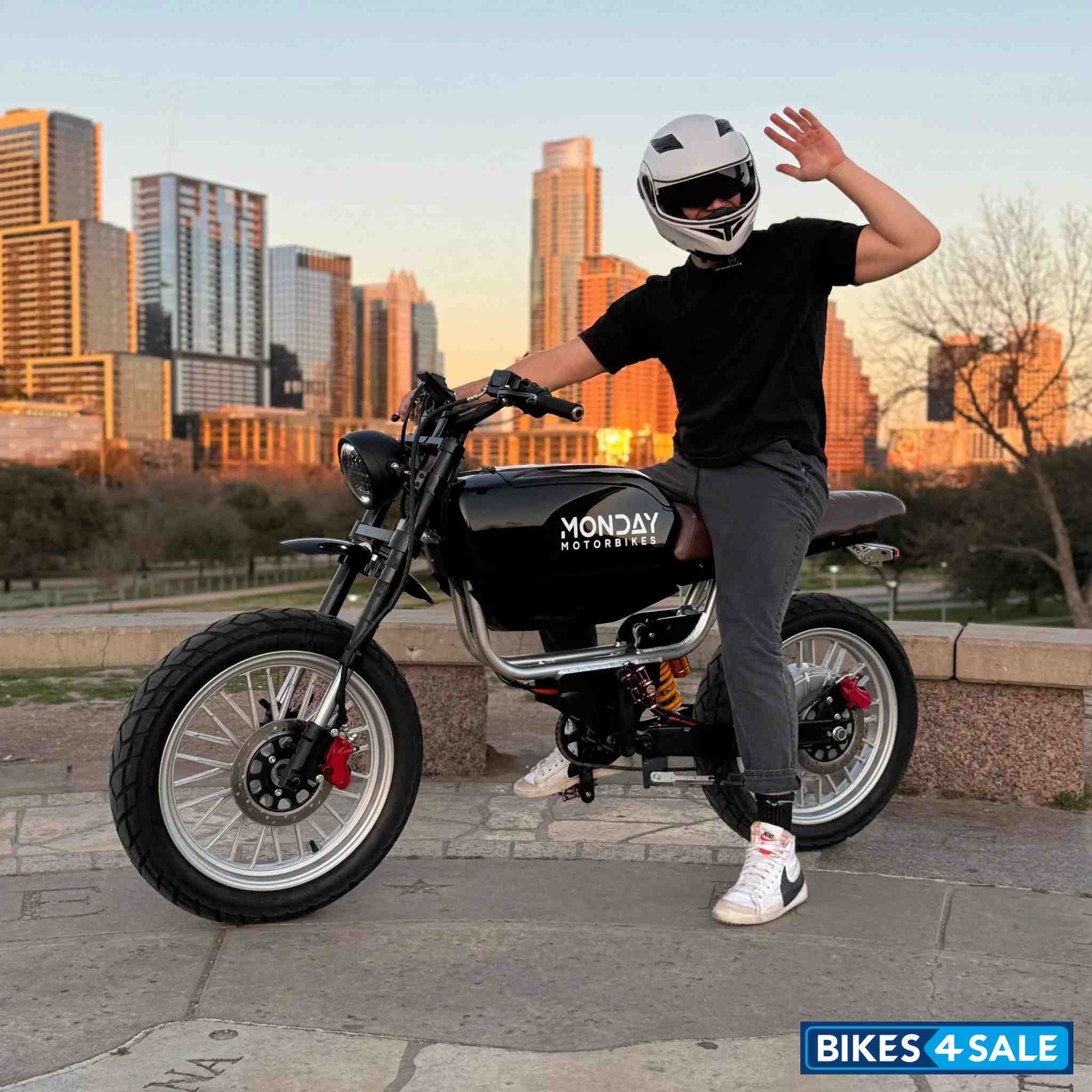 Monday Motorbikes Piezo