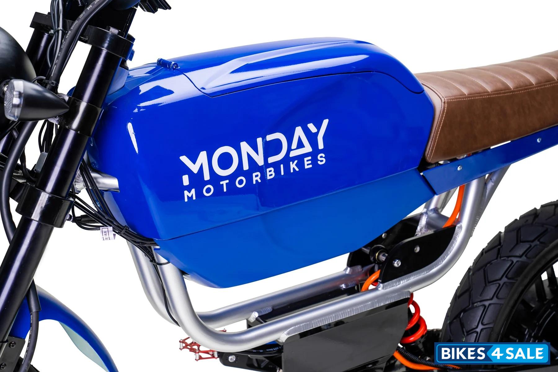 Monday Motorbikes Piezo