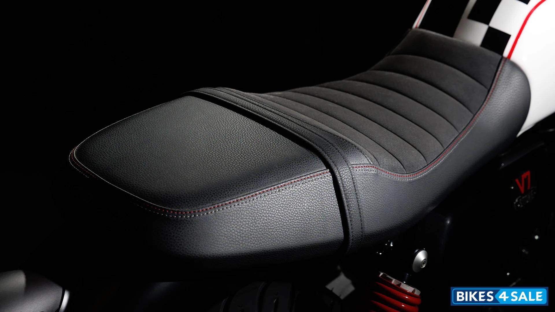 Moto Guzzi V7 Stone Ten