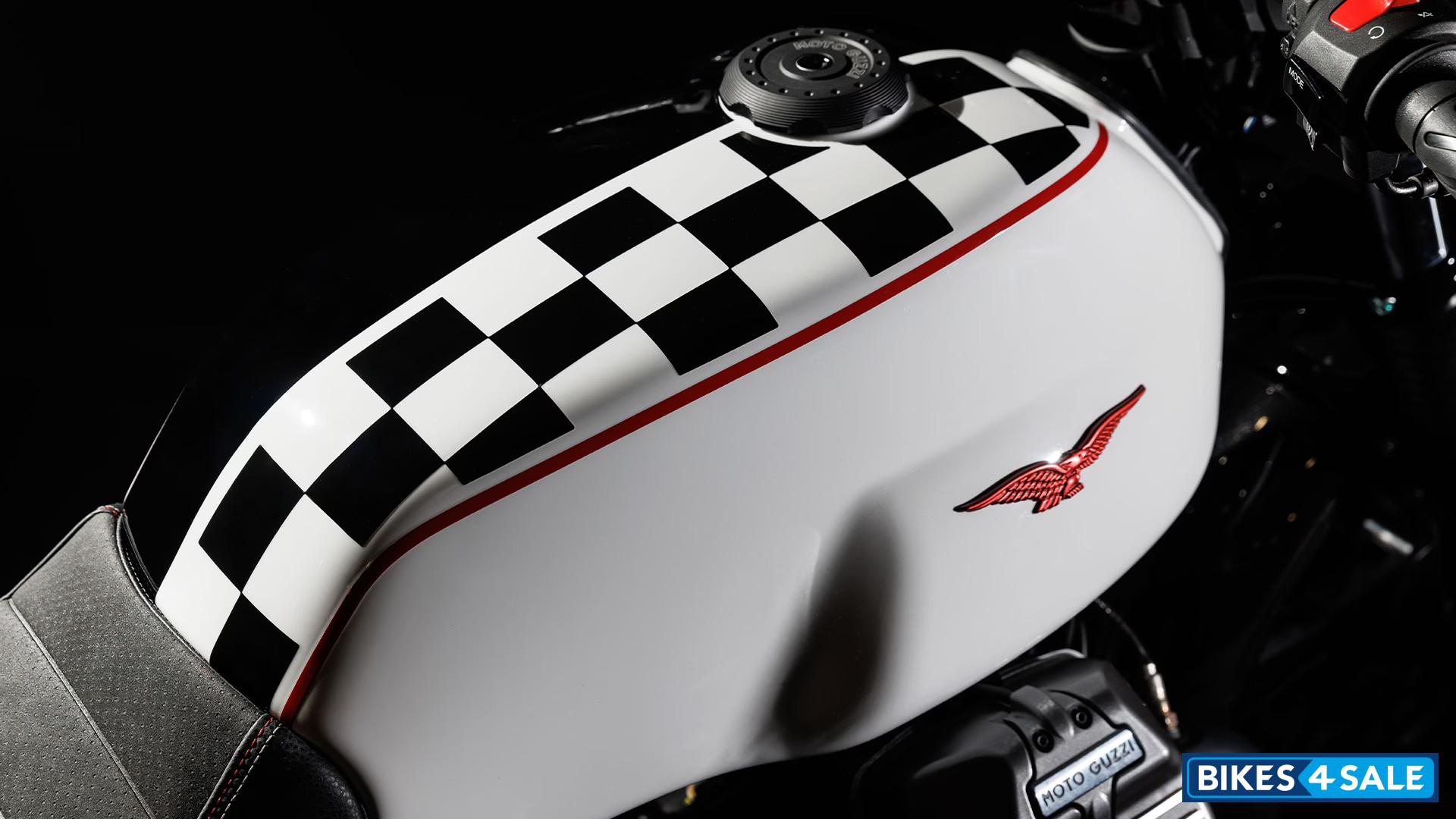 Moto Guzzi V7 Stone Ten