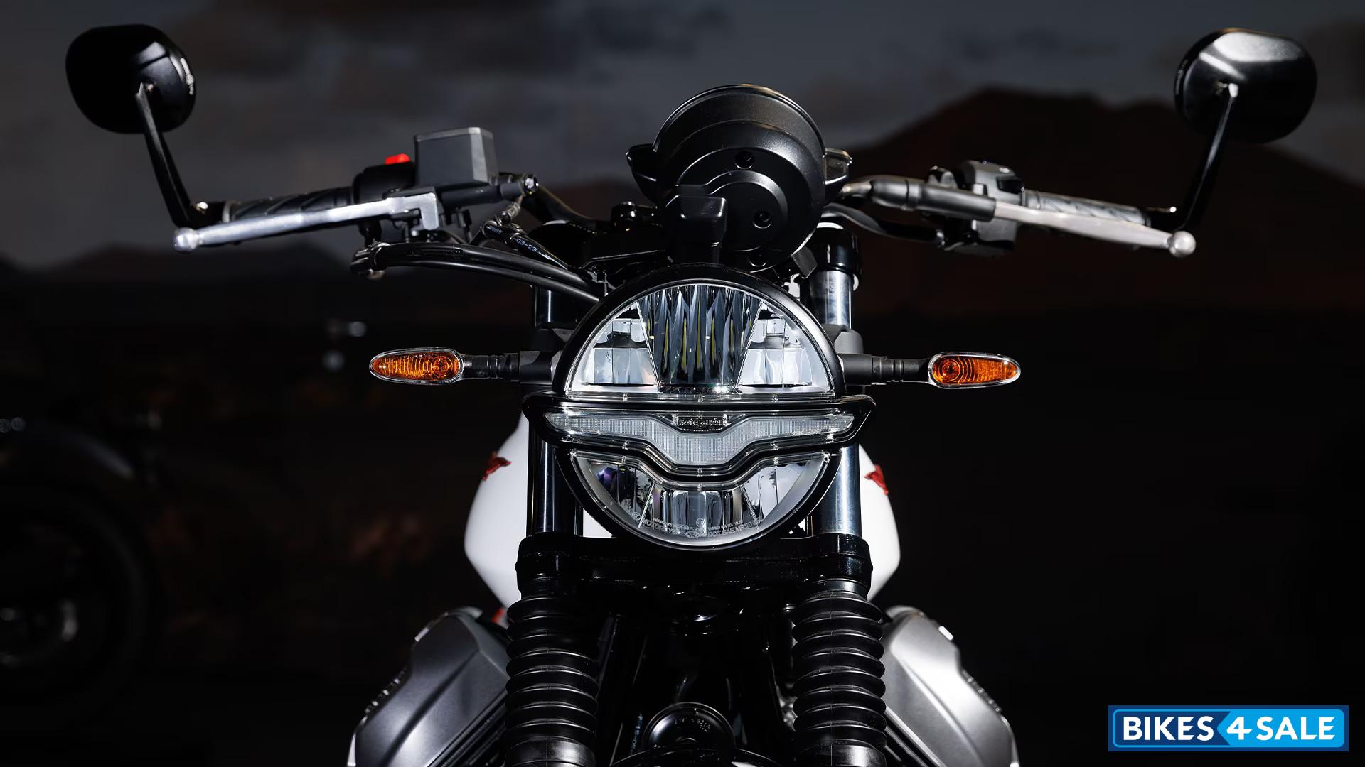 Moto Guzzi V7 Stone Ten