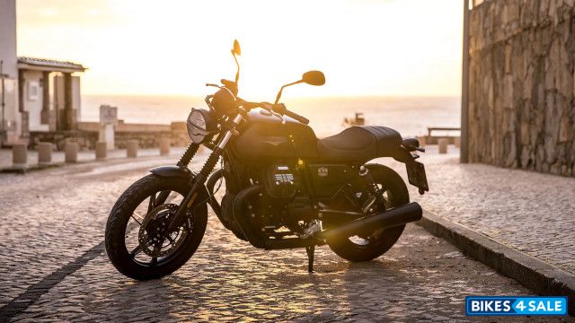 Moto Guzzi V7 Stone
