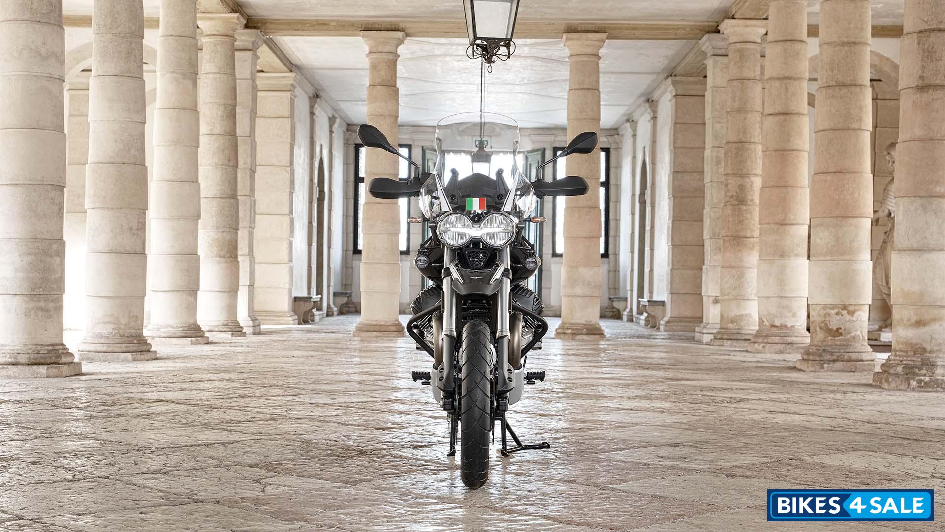 Moto Guzzi V85 TT Guardia d Onore