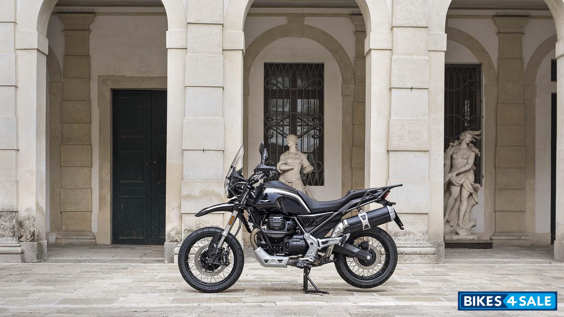 Moto Guzzi V85 TT Guardia d Onore