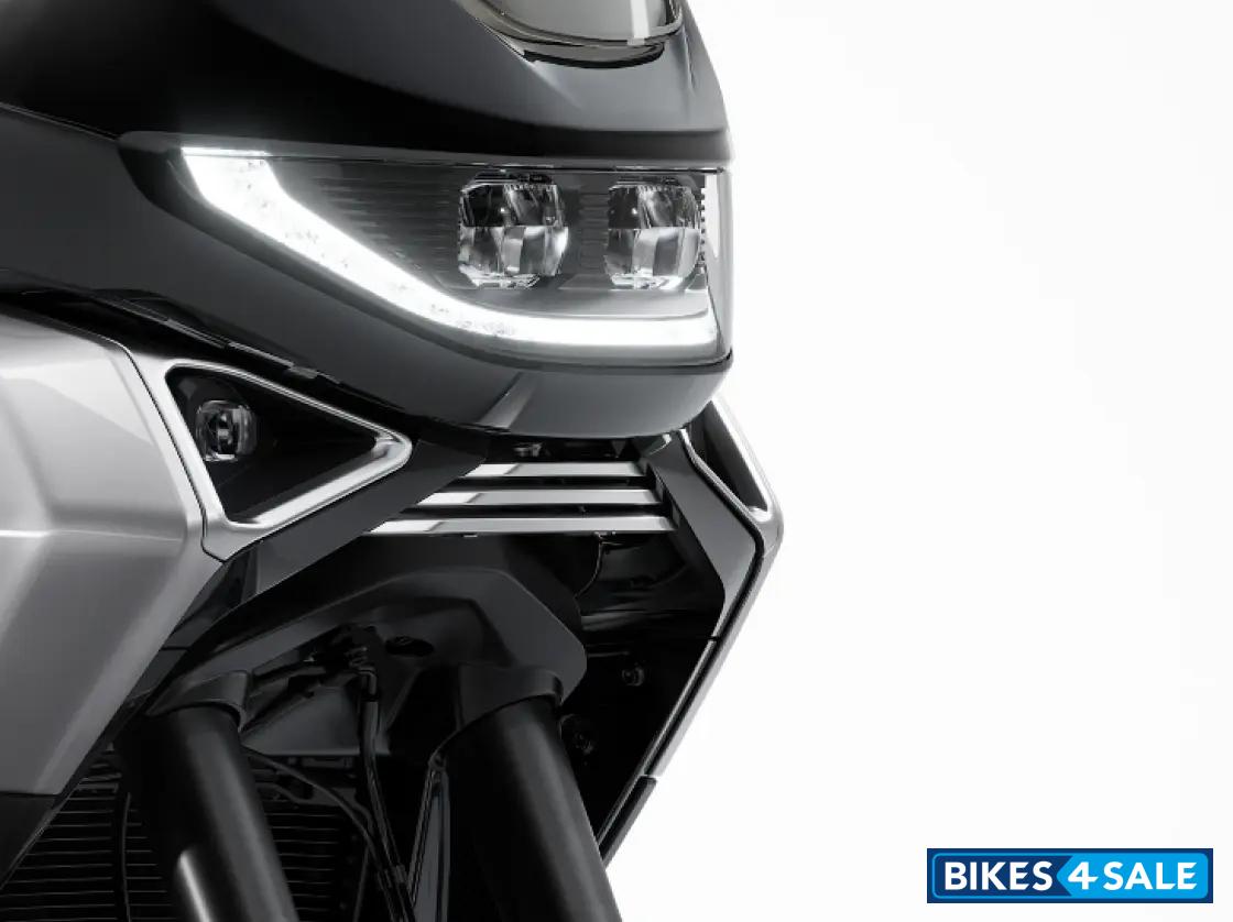 Norton Atlas GT LED with DRL