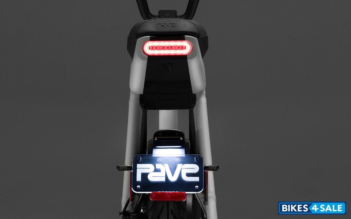 Pave BK LED headlight