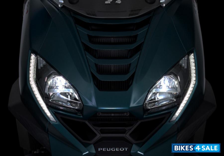 Peugeot Metropolis SW LED headlight with DRL