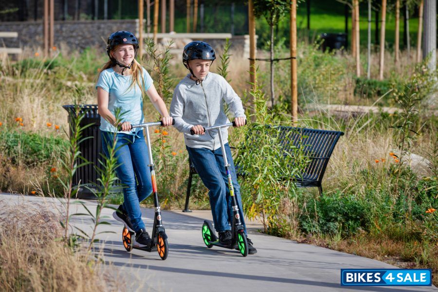 Razor A5 Lux Light-Up Scooter