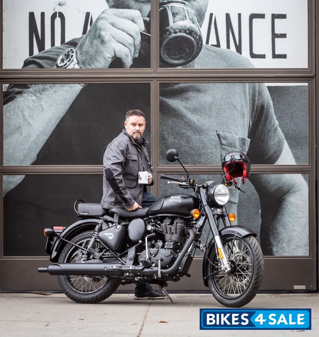 Royal Enfield Classic 500 Dark