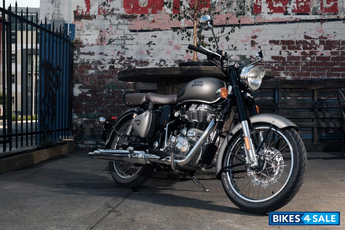 Royal Enfield Classic 500 Dark