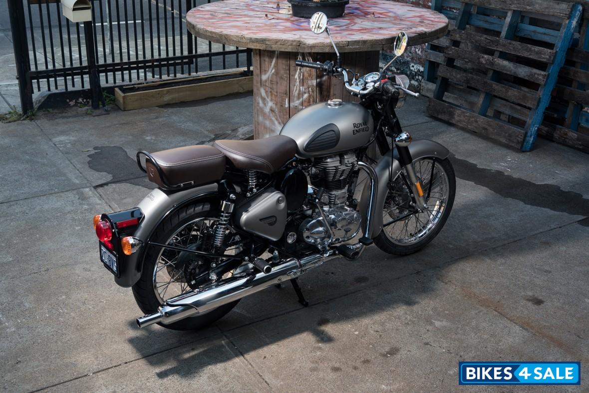 Royal Enfield Classic 500 Dark