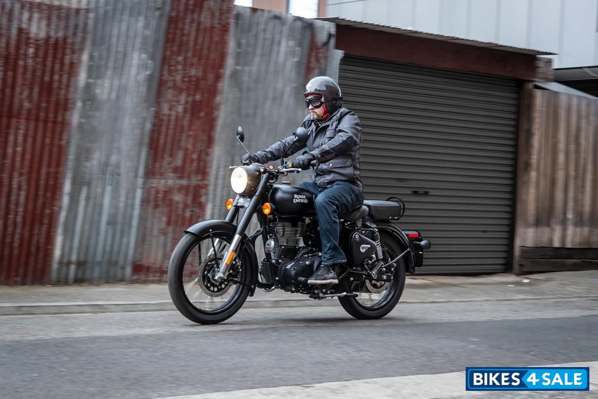 Royal Enfield Classic 500 Dark