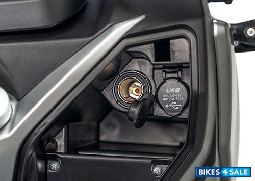 SKYGO KPV 150 Built-in USB Port and 12V Power Outlet