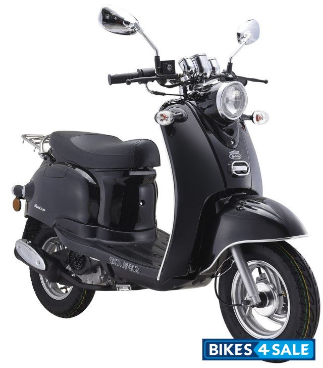 Solifer Retro 4-stroke scooter with black rear cabinet