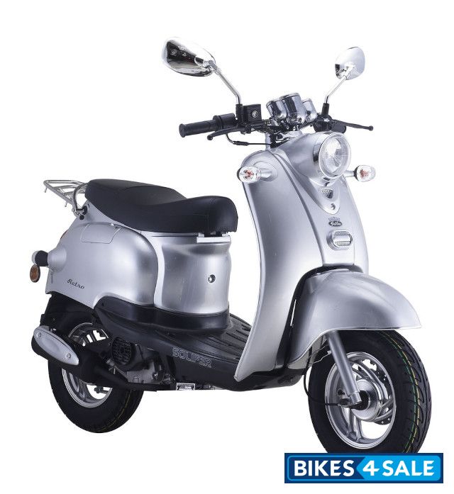 Solifer Retro 4-stroke scooter with silver rear cabinet